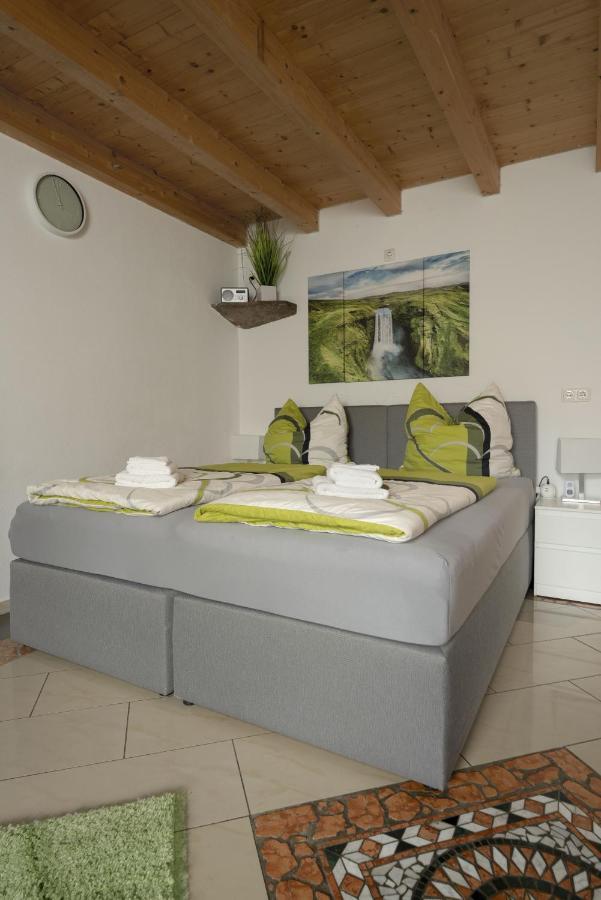 Feworld Living - Near Salzburg City ไฟรลาสซิง ภายนอก รูปภาพ